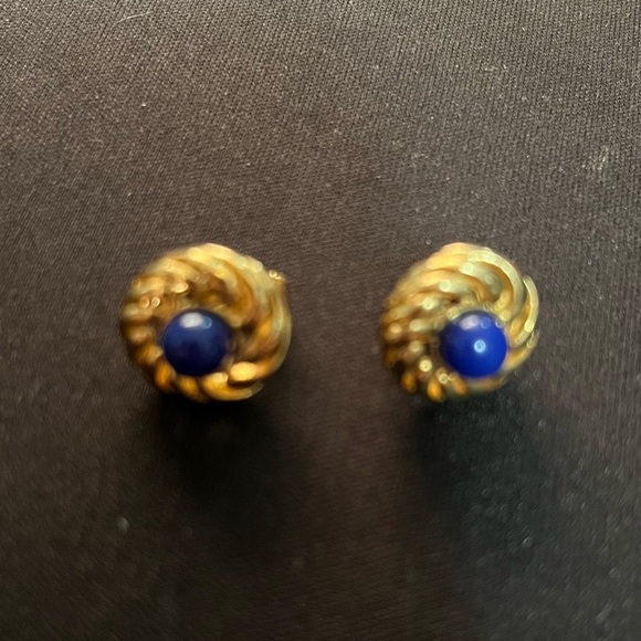 Vintage AVON 1970s Blue Gold
Swirl clip on earrings - Picture 5 of 7